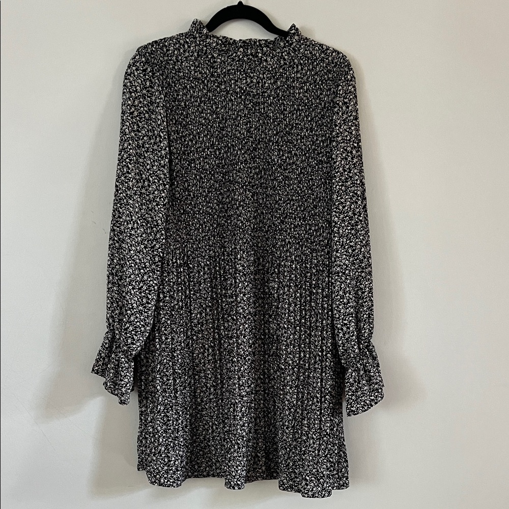 Chic Black and White Floral Long Sleeve Dress